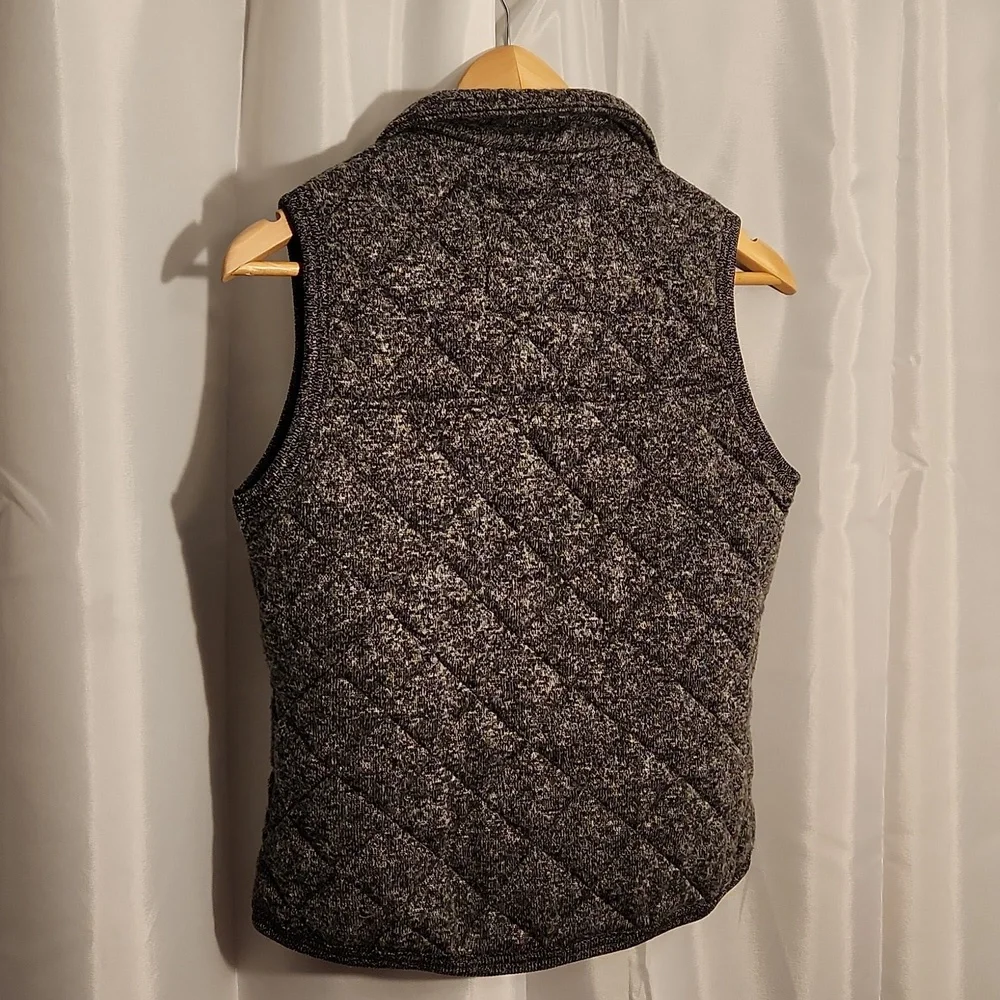 Abercrombie & Fitch Women's Medium grey quilted vest - Picture 2 of 3